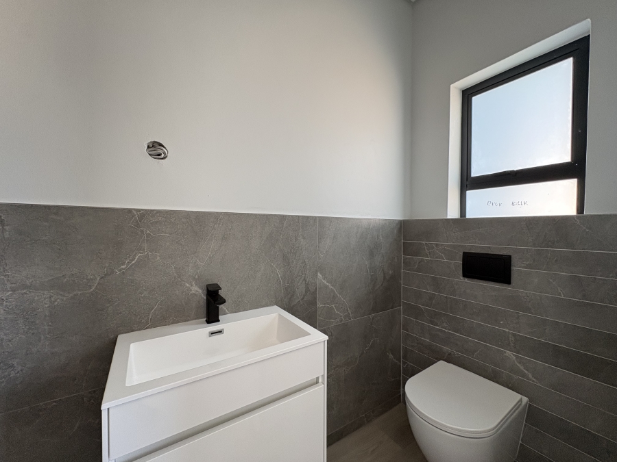 5 Bedroom Property for Sale in Sandown Western Cape